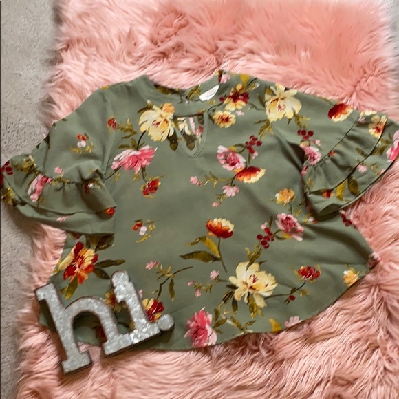 Urban Romantics Green Flower Blouse w/Bell Sleeve - Picture 1 of 8